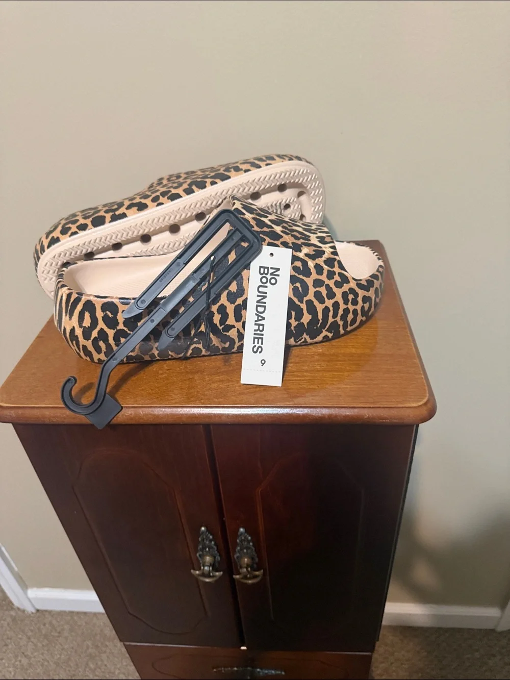 No Boundaries Leopard Print Slide Sandals - Tan & Black